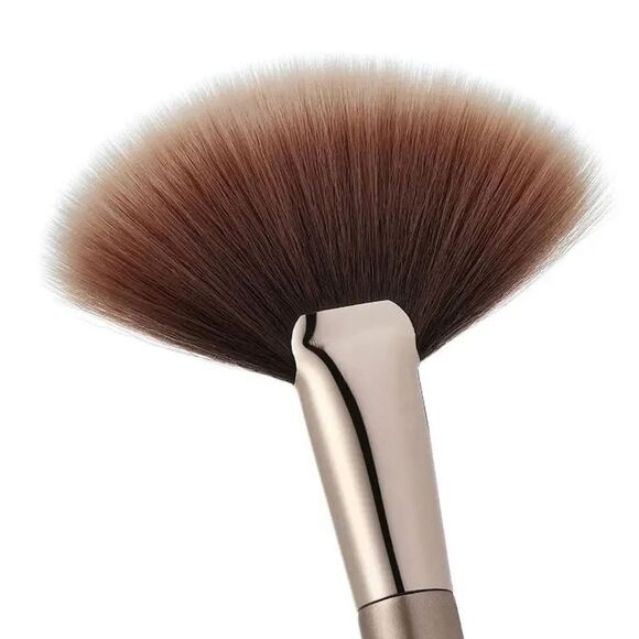 Profusion Cosmetics Magnetix Full Fan Brush - Picture 2 of 8